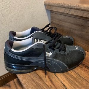 Men’s Puma tennis shoes